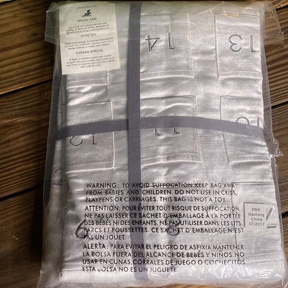 Pottery Barn Kids X Monique Lhuillier Collaboration Faux Fur Advent Calendar - Picture 7 of 15